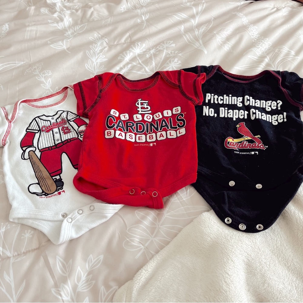St. Louis Cardinals Baby Onesies Set - Picture 1 of 3